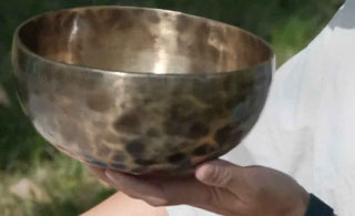 Artisanal Reflections: Handmade Singing Bowls as Mirrors of the Soul