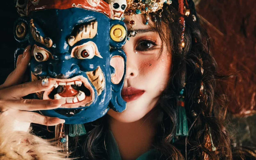 The Magnificence of Agate: Antique Agate Accessories in Tibetan Tradition