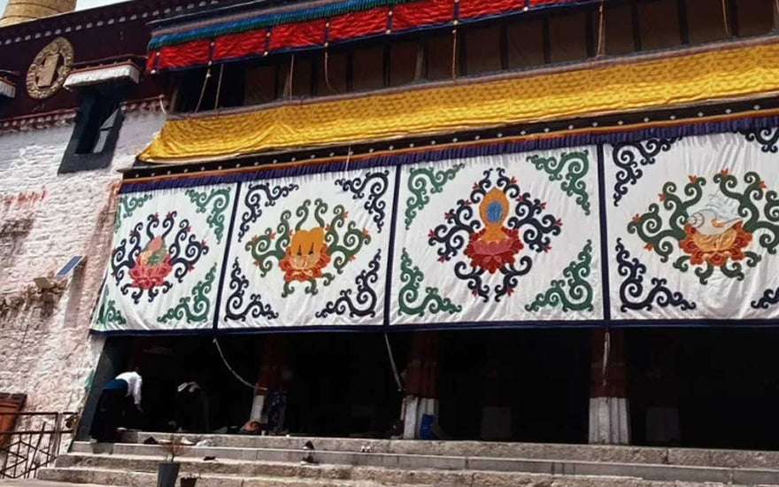 Tibetan murals: Artworks displayed illustrates Tantric emphasis on wholeness and harmony between body and mind