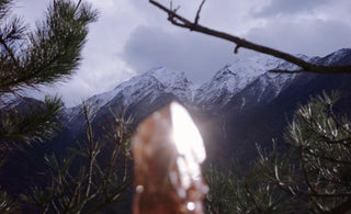 ✨ Worn by the Earth: The Quiet Power of Raw Crystal Jewelry