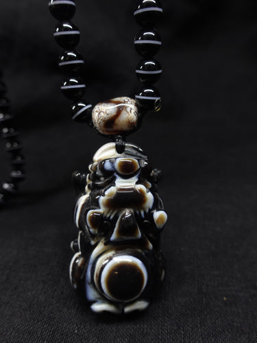【Unique Item】 Nine-eyed agate snow lion necklace
