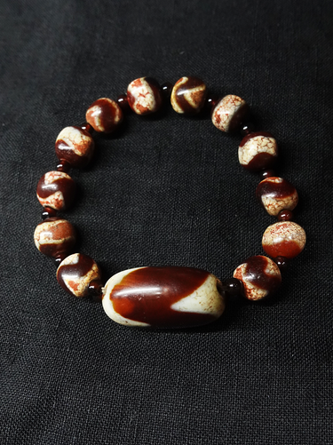 【Unique Item】 Tiger Tooth Bead Flat Bead Bracelet
