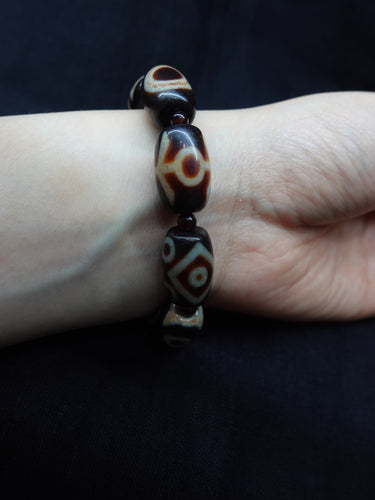 【Unique Item】 Money Hook Multi-Totem Dzi bead Bracelet