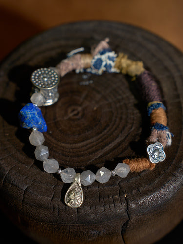 Crystal Clarity Bracelet with Cloud Quartz and Lapis Lazuli – A Himalayan Symbol of Purity and Inner Peace