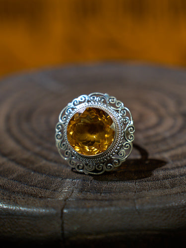 Citrine Silver Ring – Guardian of Fortune and Radiance of Himalayan Wisdom
