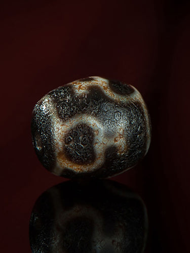 Rare Vase Nine-Eye Dzi Bead – Spiritual Protection and Wealth Energy