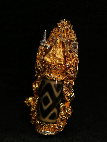 Sacred Blessing Pendant – Dzi Beads with Buddha Carving for Protection