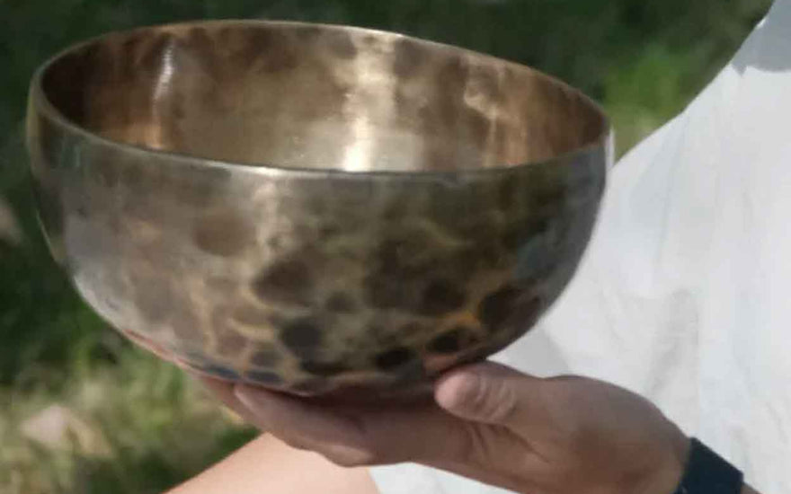 Artisanal Reflections: Handmade Singing Bowls as Mirrors of the Soul
