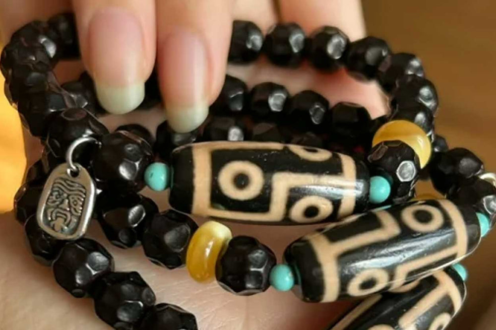 The Fusion of Tradition and Modernity: Contemporary Expressions of Tibetan Dzi Bead Bracelets