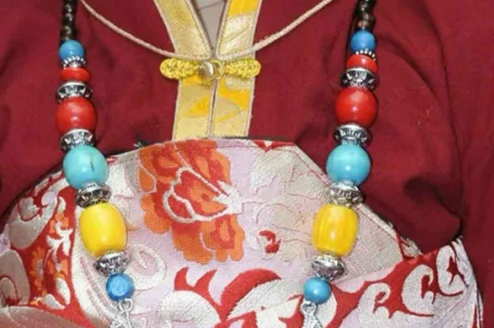 Timeless Elegance: The Beauty of Antique Turquoise Accessories in Tibet