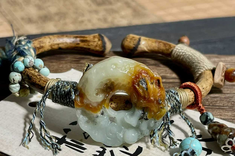 Sacred Symbols: Exploring Tibetan Bracelets with Three-Eyed Dzi Beads