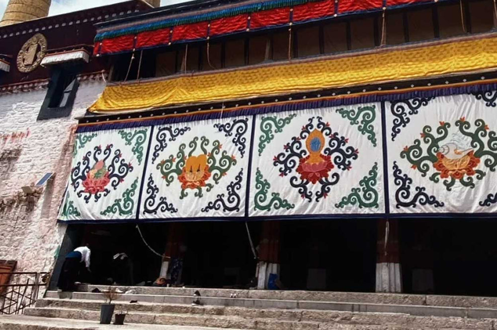 Tibetan murals: Artworks displayed illustrates Tantric emphasis on wholeness and harmony between body and mind