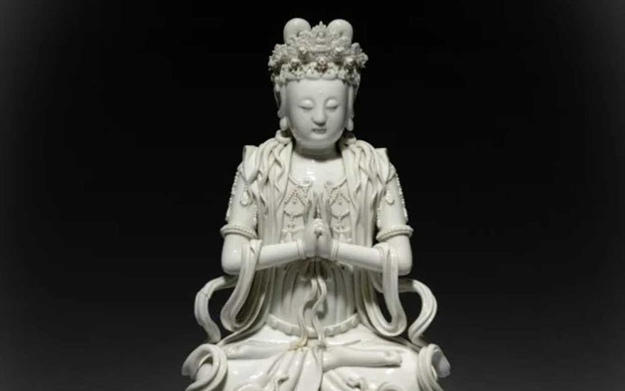 Antique Whispers: Ming and Qing Dynasty Porcelain Buddha Icons