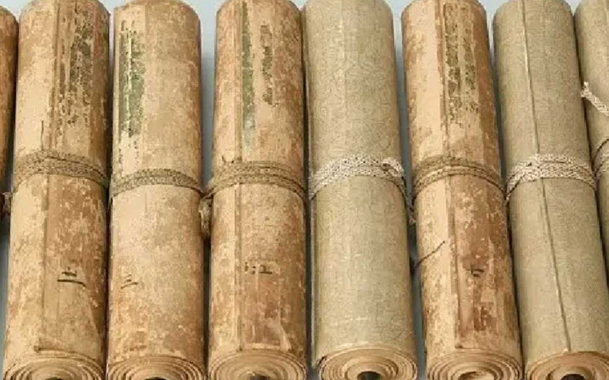 The Silk Scrolls of Emperors: A Profound Journey Through Imperial Portraits and Calligraphy in China