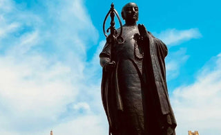 Symbolic Transformations: Reflecting on Self-Realization with Tibetan Buddha Statues in Buddhist Practice
