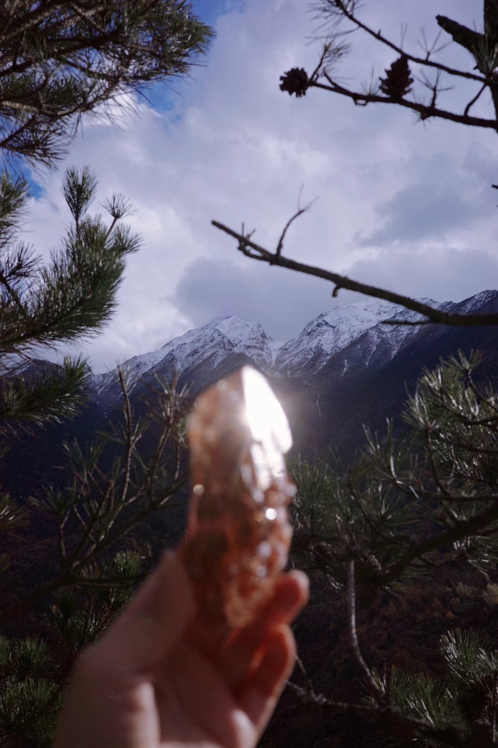 ✨ Worn by the Earth: The Quiet Power of Raw Crystal Jewelry