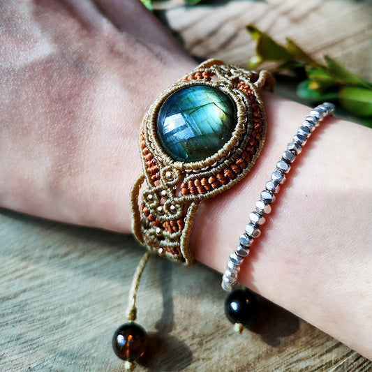 Labradorite Protection Macrame Bracelet – Handcrafted Energy Shield