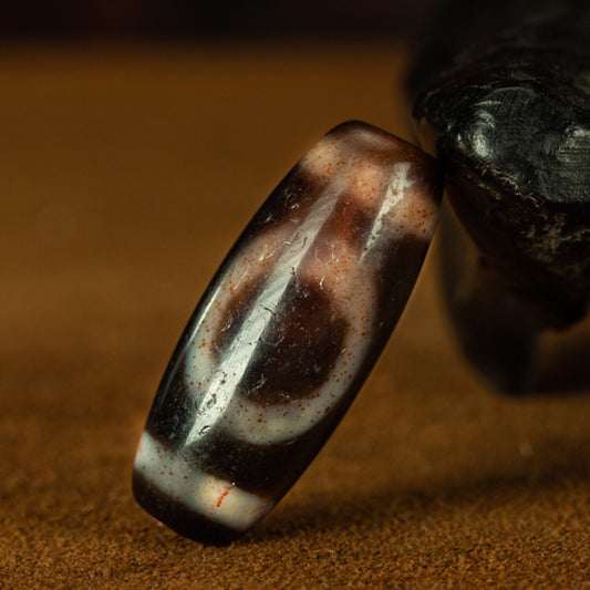 One-Eye Old Dzi beads from Mount Xumi Thousand-year-old Dzi beads from Tibet Large grains of cinnabar