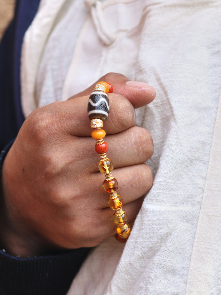 Flowing Fortune · Water-Pattern Dzi & Amber Bracelet