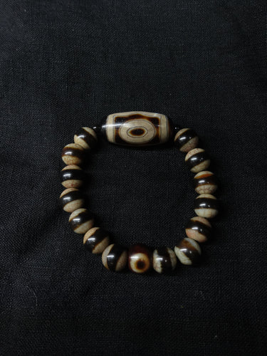 【Unique Item】 Six-word maxim one eye Dzi bead bracelet