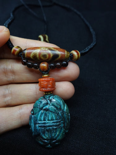 【Unique Item】 Old green Turquoise carving Three-eyed broken Dzi bead necklace