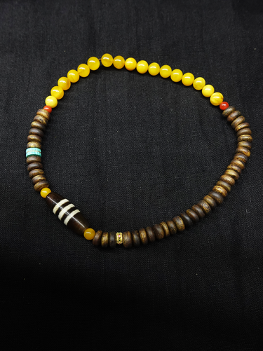 【Unique Item】 Amber and Agarwood Bracelet