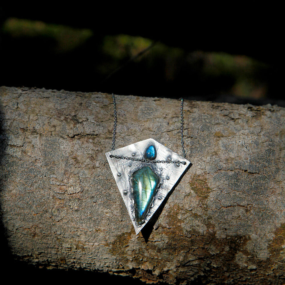 Tranquility Guardian – Labradorite & Silver Pendant for Inner Peace Pendant