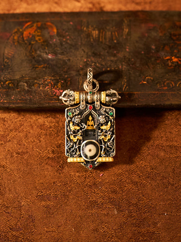 Vajra Śmaśāna-Adhipati Pendant with Dzi Bead – Silver Plated with Gold & Zircon Meditation