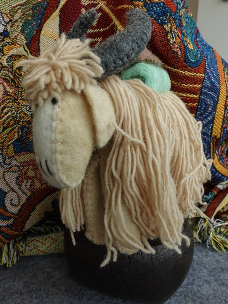 Handcrafted Yak Wool Yak Figure – Natural Elegance & Artisan Craftsmanship