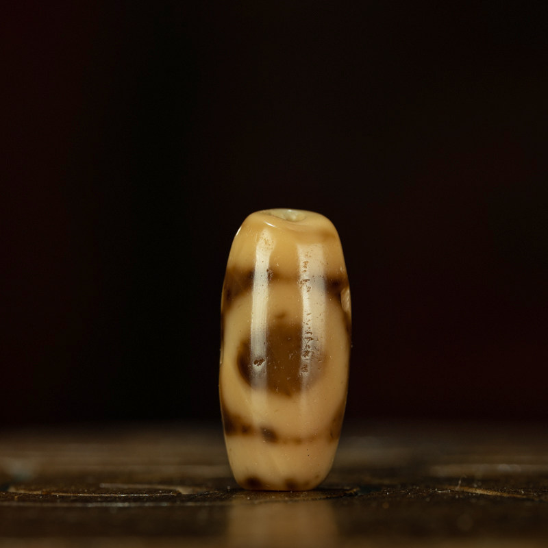 Tibetan Millennium Pure Ivory-Brown Heaven-Earth Dzi Bead – Top Condition, Nine-Eye Shale Antique